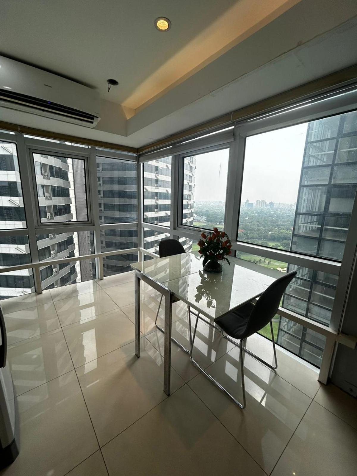 Oasis Regency @ Fort Victoria Bgc Taguig Esterno foto