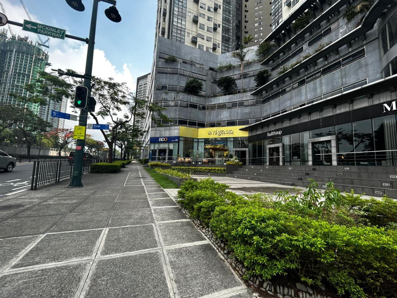 Oasis Regency @ Fort Victoria Bgc Taguig Esterno foto